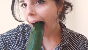 Jessy ASMR Cucumber Sucking Sounds Video Leaked